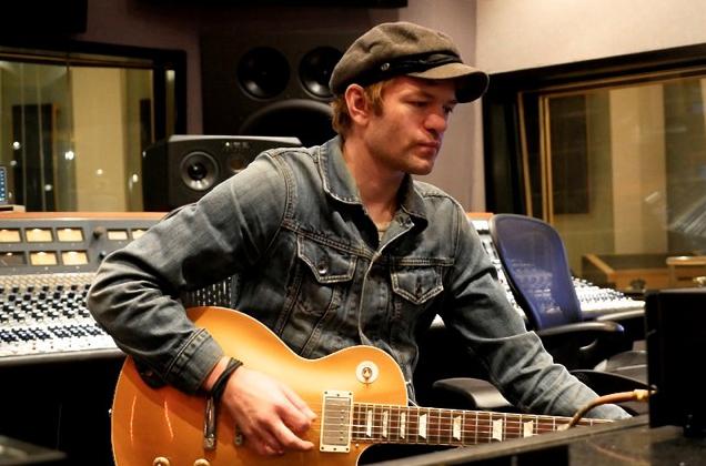 FansiteConnect's tweet photo. Deryck opens up about his recovery &amp; drops a new @Sum41 song title "Goddamn, I’m Dead Again" : http://t.co/bJPYzZTFS4 http://t.co/YFOTzH9F9u