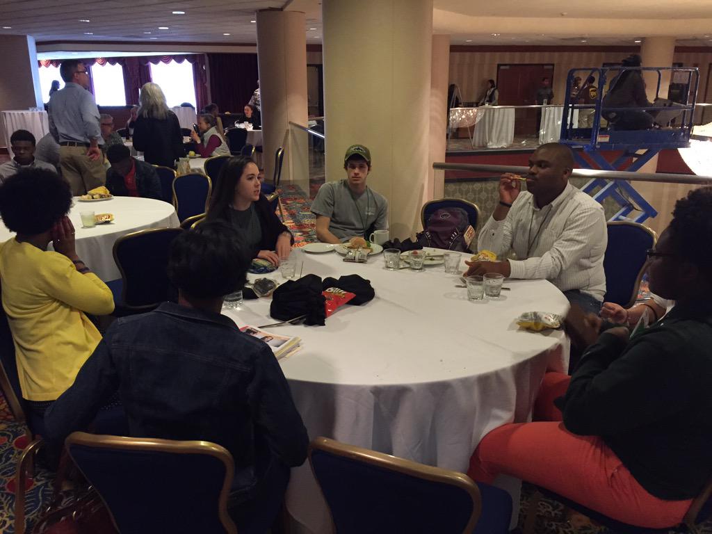 GCS_SLYC's tweet image. SYLC members taking a break from leadership sessions at #MPT2015