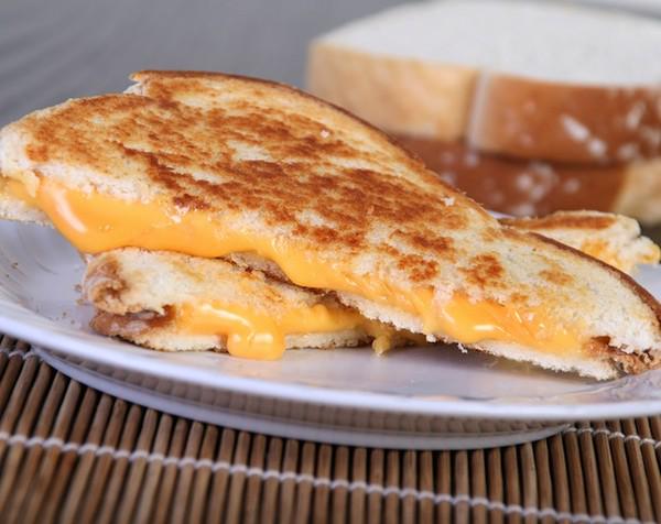 WomensHealthMag's tweet photo. How eating grilled cheese sandwiches affects your sex life: http://t.co/2Iy1b1nVHG http://t.co/v8g3fIfuS7