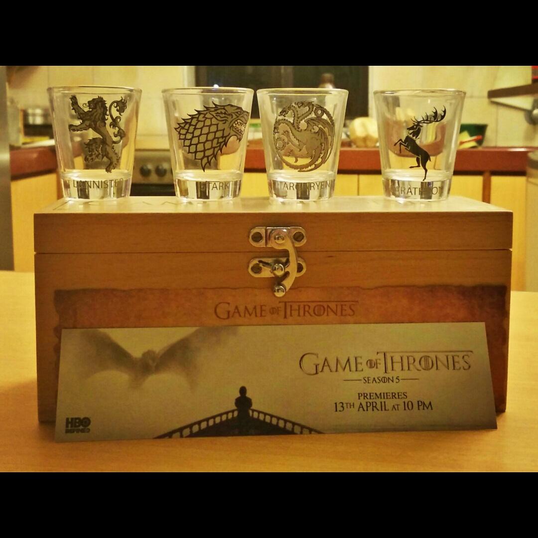Simplekhasigurl's tweet photo. Look there was a premiere #GOT5India preview. Episode 1 &amp; nifty shot glasses as a bonus :-) http://t.co/u490ZOxI7f" @MaryMartina087