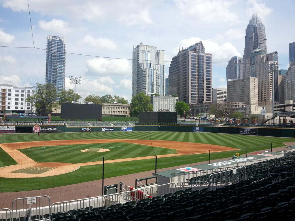 KnightsBaseball's tweet photo. Traditions. Continue. Tonight. #OpeningKnight http://t.co/z6Ga0ZZx0P