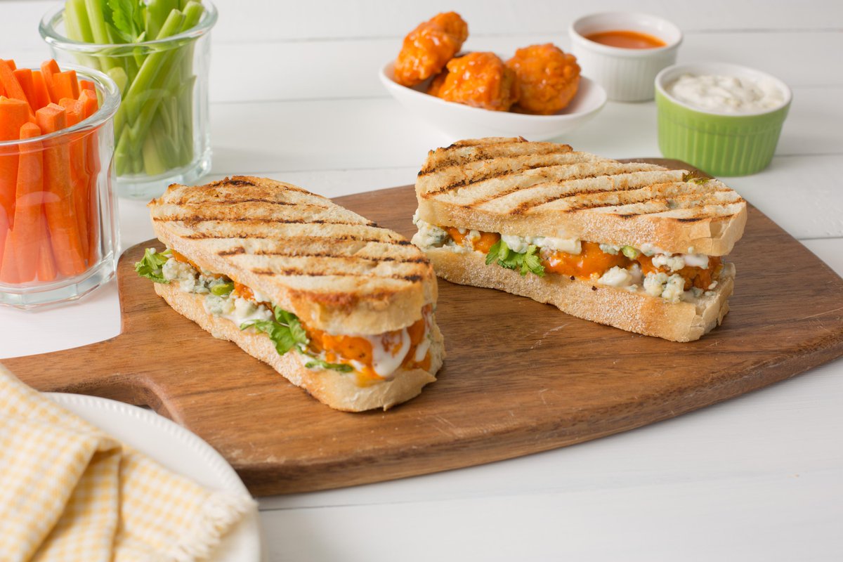 FarmRichSnacks's tweet photo. Nibble on these Boneless Buffalo Wing Pressed S'wiches while watching the #Masters15 this wkd! http://t.co/zWXPf2iu2C http://t.co/EMUHC9qaCj