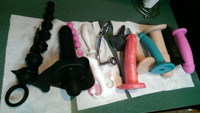 So who's first?  Grab your ankles! http://t.co/TrZp9gHukJ<a href="/tag/i"class="tags"><span>#i</span></a>