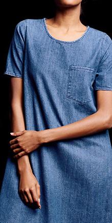 RosalitaYM's tweet photo. This too thin model combined with the prison dress is not appealing. Why can't you use normal size models? @Gap http://t.co/YEEuEkYlar