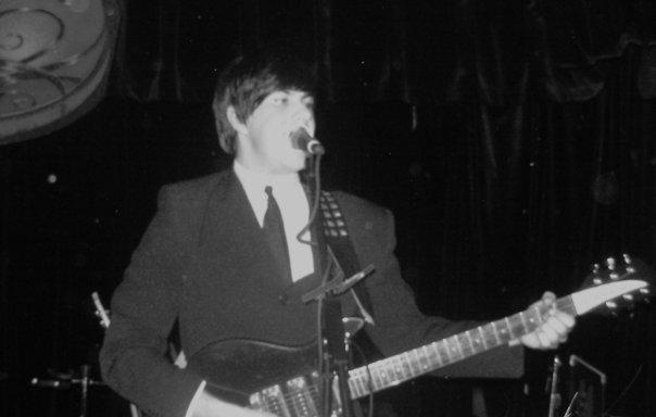 Eric_Sanche's tweet photo. #ThrowbackThursday #2008 #backstagelounge #TheBeatles #JohnLennon #BeatlesTribute #TheFabFourever http://t.co/I7qpLxnzra