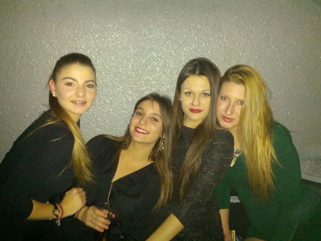 JoanittaRG's tweet photo. Y que no me falten nunca. #BN @BeaatrizAlfonso @CandelaDelicado  @isabeelmacia http://t.co/a2l8j8neC8