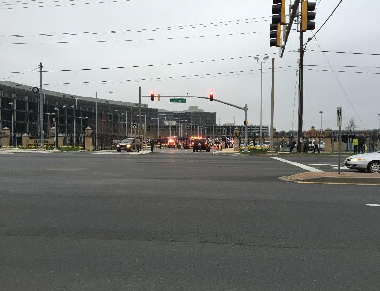 wusa9's tweet photo. BREAKING: Police responding to report of guard shot at U.S. Census bureau. http://t.co/8Lnm68bngJ http://t.co/u1caCzFPt1