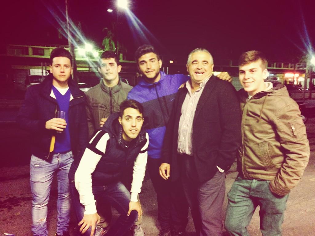 pedro_macias29's tweet photo. Aqui seguimos la nochee! 😜 http://t.co/DN9k60ex3U
