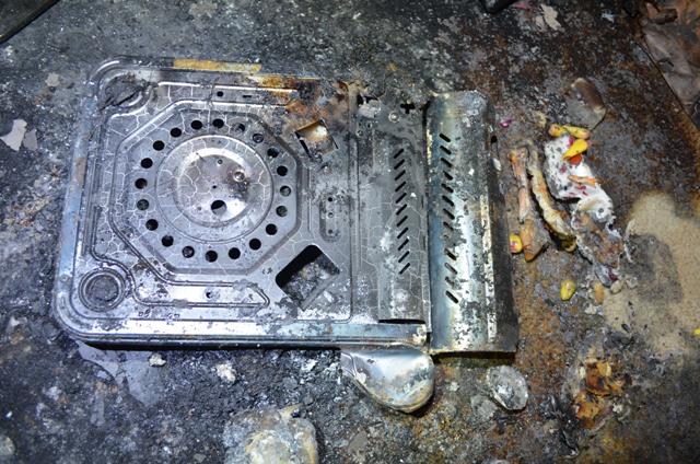 FRNSW's tweet image. A portable butane cooker exploded in a #Doonside bdrm o/night. #Fire exting'd by #FRNSW on.fb.me/1OfLrR2