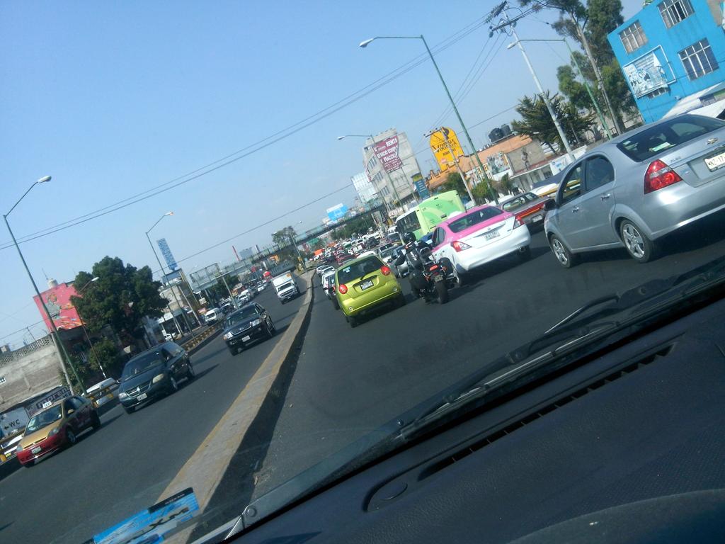 oscarzavaladf's tweet photo. Entre la voceadores y la Juan Escutia http://t.co/KKRbQyUs1C