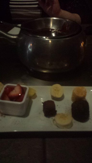 Dessert at meltingpot! #giftrocket #spoiled http://t.co/jsvPgwFuSY<a href="/tag/giftrocket"class="tags">#giftrocket</a><a href="/tag/spoiled"class="tags">#spoiled</a>