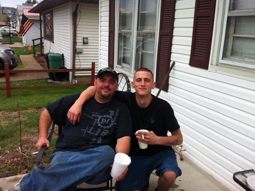 SmokedoutSmitty's tweet photo. Me n big bro earlier.. I ain't sayin #freestout no moreπ―π―π― http://t.co/52fiDJKR6c
