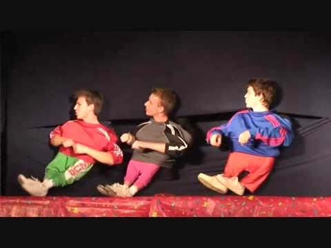 CarrotComedy's tweet photo. Loco #baile de ¿enanitos? #MidgetDance http://t.co/3mgyR5iqFQ Jongensleiding - Chiro Viersel http://t.co/AWBw5jUMer