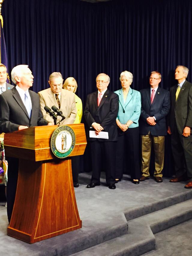 FakeDamonThayer's tweet image. I should be speaking not @GovSteveBeshear and who's the white haired lady they stuck me next to? #KyGA15 #DTga15