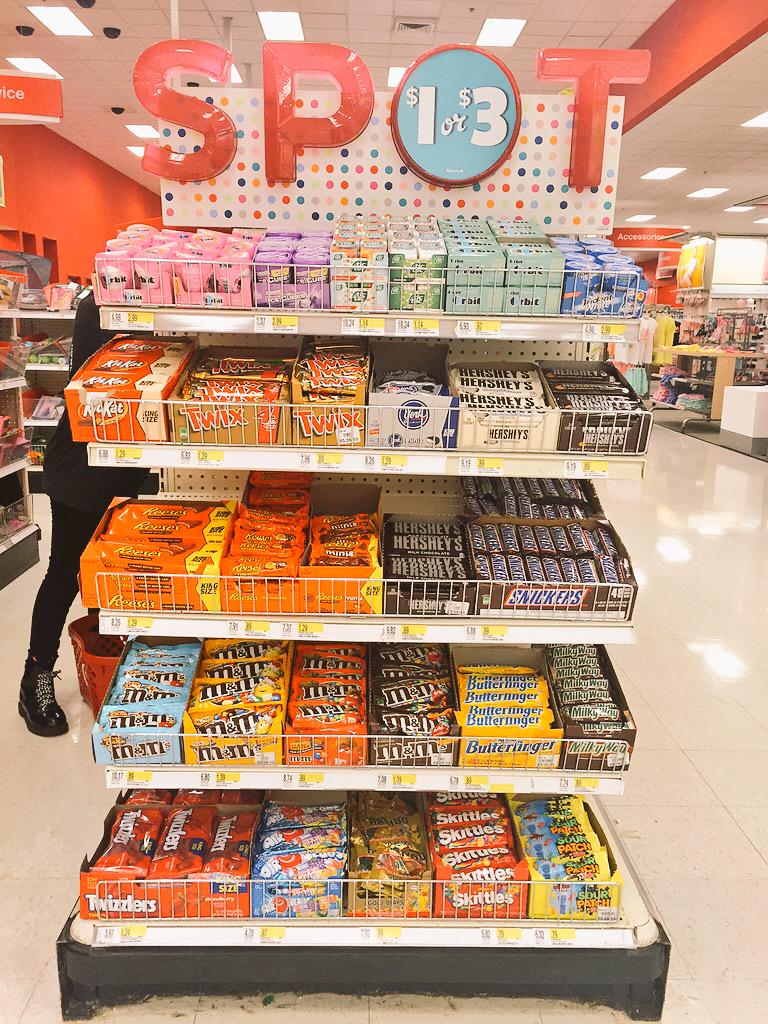jregssss's tweet photo. My front end team being bold and trying to catch @Molly6185's sky high checklane candy sales @ 1148! #FrontEndSales http://t.co/MknenihJci
