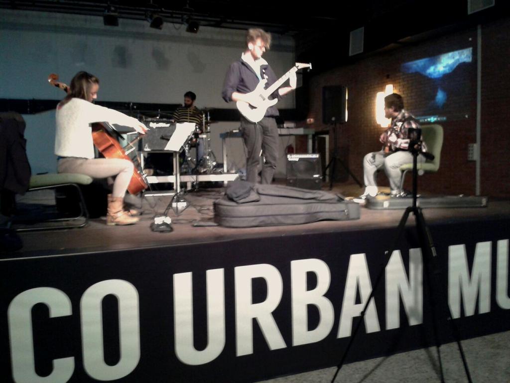 ucourbanmusic's tweet image. Nunca antes habíamos escuchado a un oso contar cuentos @Bearthestory lo hace con #música en #Cordobaesp