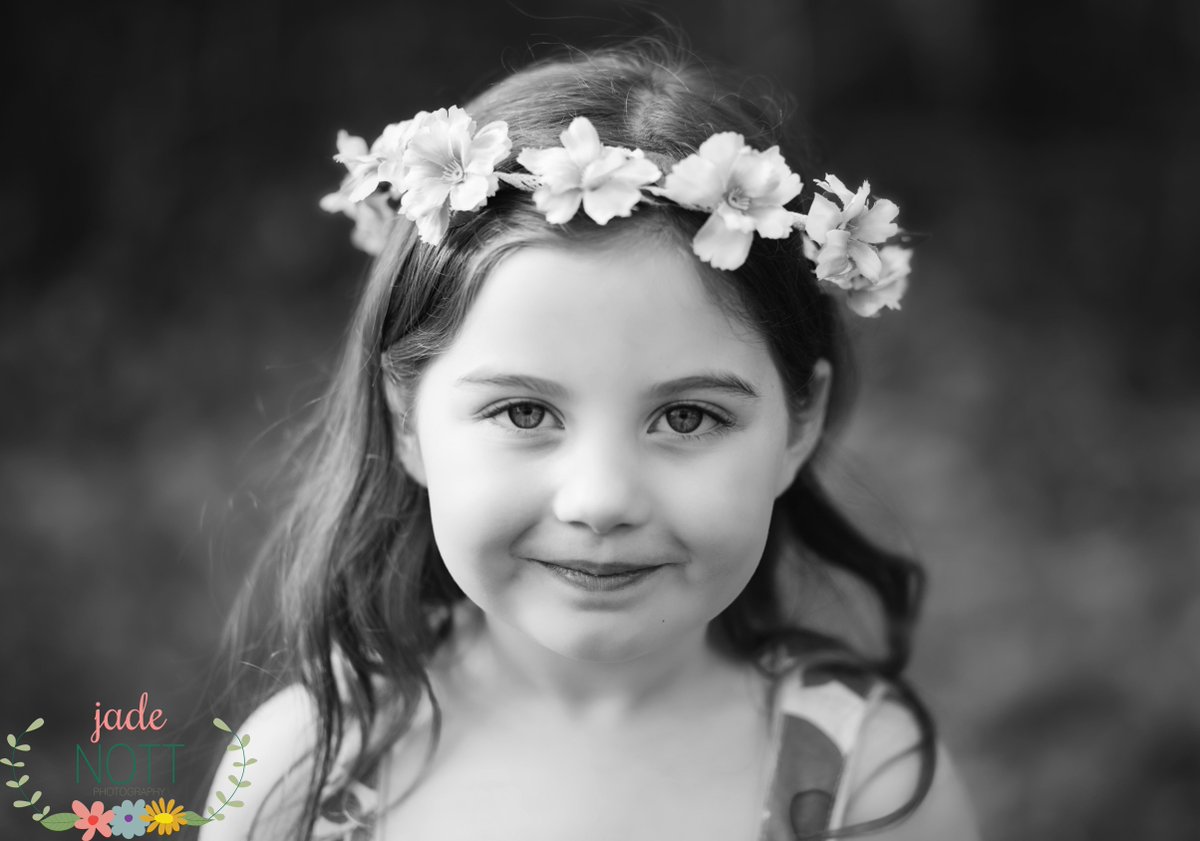 JadeNottPhoto's tweet photo. Styled session on location with the gorgeous little lady #flowers #styledsession #childphotography #devonphotography http://t.co/vzmFL3WgAH