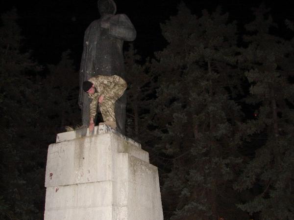 В Днепропетровске минус еще один Ленин (фото) 