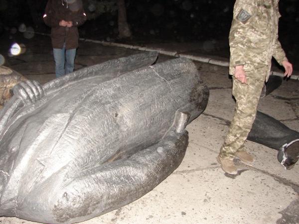 В Днепропетровске минус еще один Ленин (фото) 