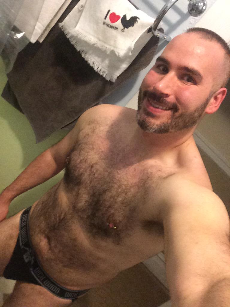 knottybrent's tweet photo. Next evolution of humanity: freakishly long arms (like mine), eliminating the need for a selfie stick. http://t.co/UUql2MQAGt