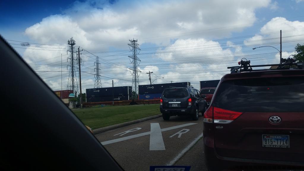 signedarm's tweet image. Nothing says stop like a 500 train car in your way. #houstonProblems
