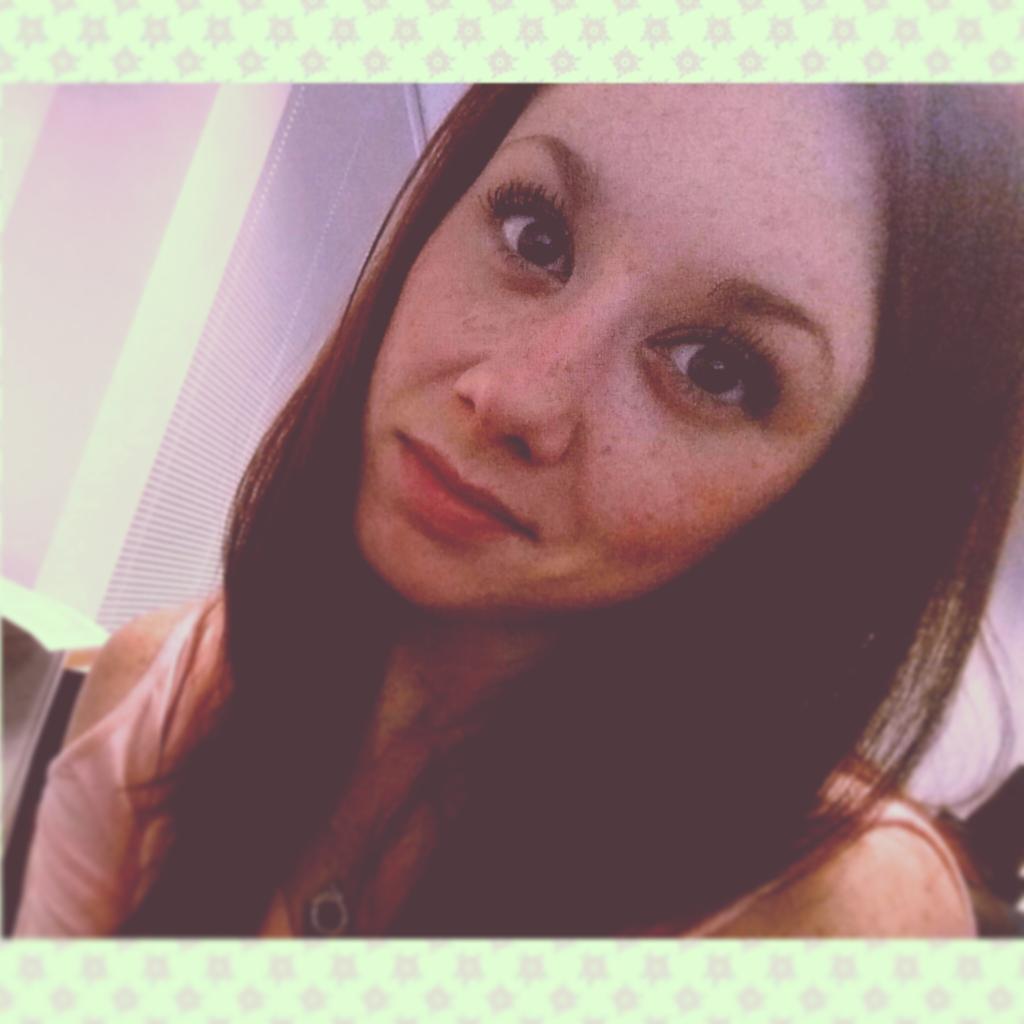 shann002's tweet photo. Its a boring day at the office so I'm just gonna selfie ✌ http://t.co/zfV1y2aXao
