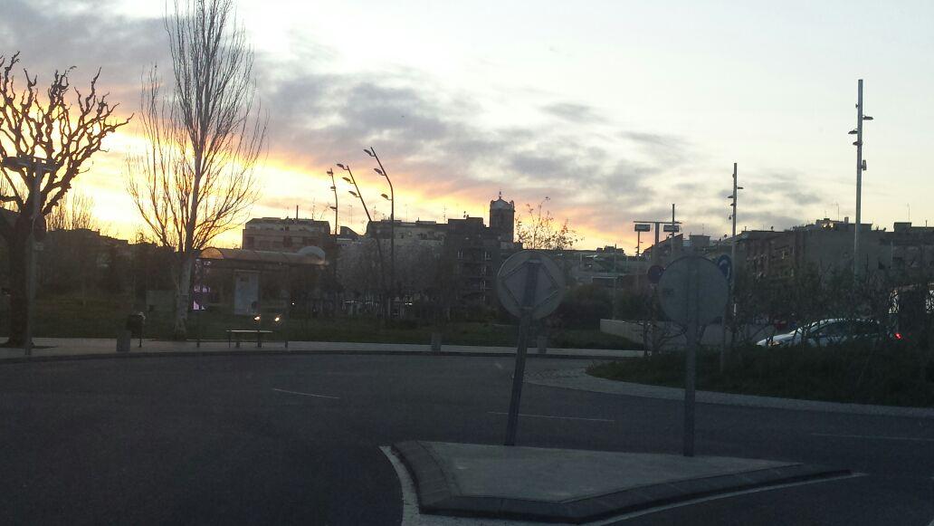 PSCMollet's tweet photo. Quines postes de sol ens regala la nostra ciutat! #Mollet #OrgullMollet #Pruneres http://t.co/xIqTJbbqie