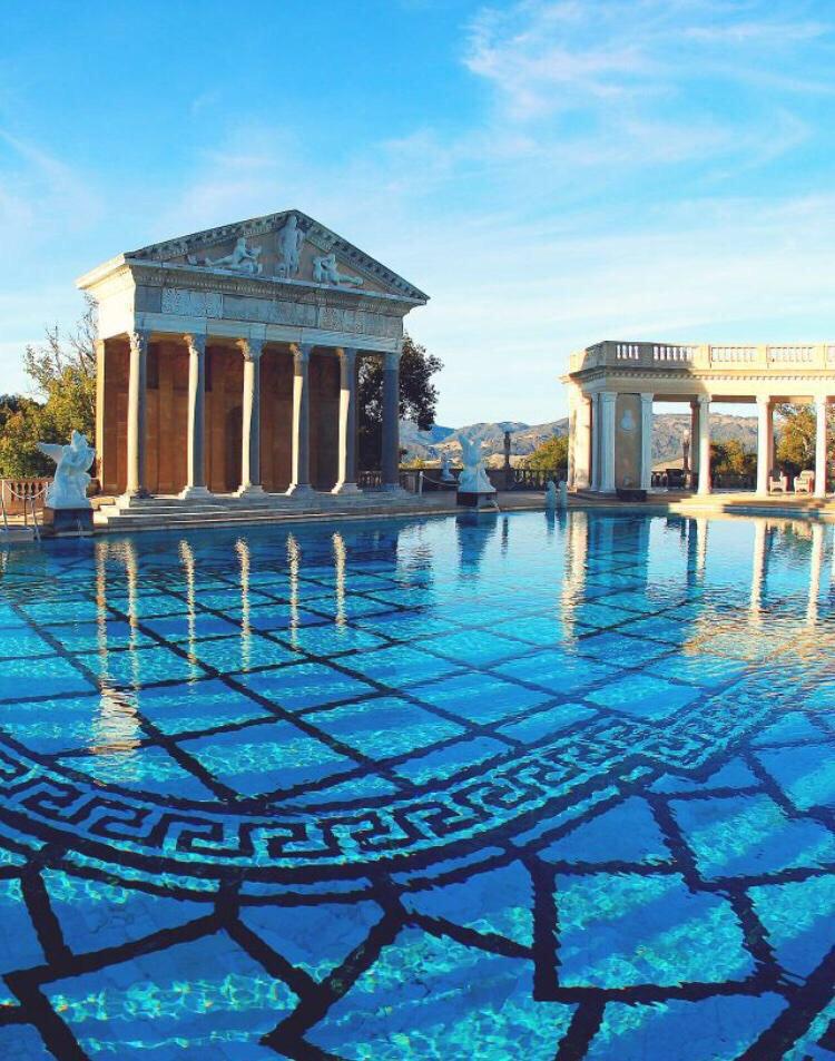 MenStyIe's tweet photo. Lounging by the Pool.👌🏻🏊🏻 http://t.co/lz8SzWjJTZ