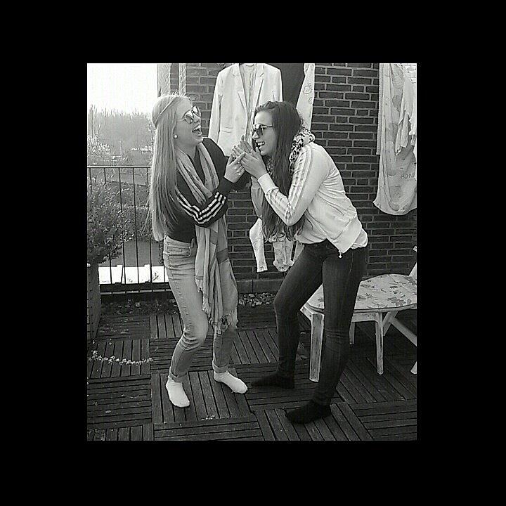 xkusmenn's tweet photo. - samen lachen, samen huilen &amp; samen kunnen wij de hele wereld aan ! http://t.co/DynQM2Edlq