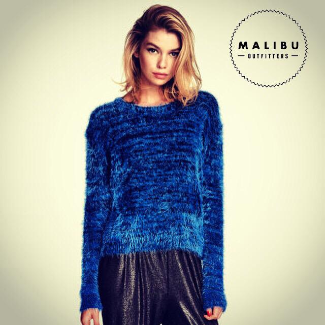 Sweater París💙varios colores/🔊 🔊 WE ARE OPEN 🎈 Jue,vier y sáb de 17 a 21 HS, Open Showroom en Palermo.Los esperamos!
