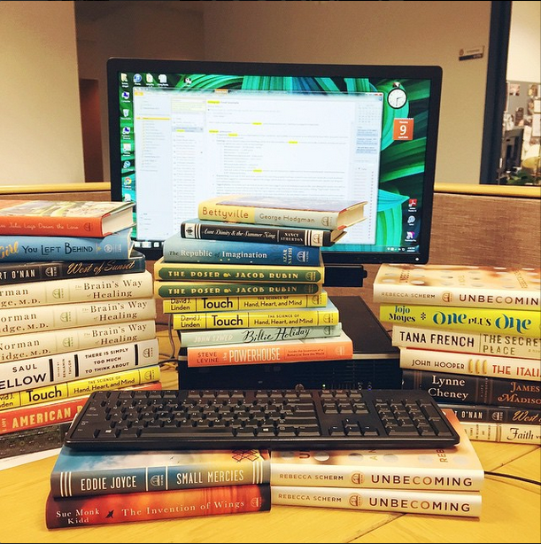 VikingBooks's tweet image. Where's the computer? #PublishingProblems