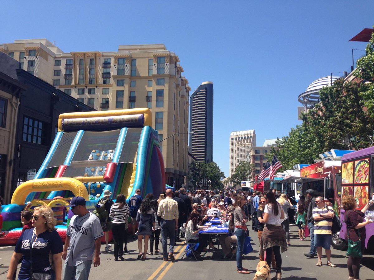 AvantiicoTeam's tweet photo. Extra benefits of having a killer office location: Lunch time fun!#Padresopeningday #freeblockparty #SanDiego http://t.co/2DLZNpoysv