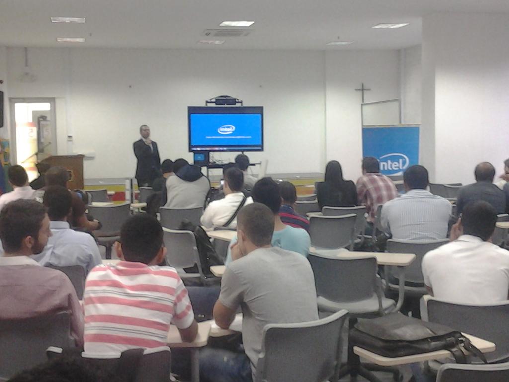 #IoTDay .@inteliot Demo #Hardware for #InternetofThings. <a href="/upbcolombia/">UPB</a> #HackAThing with <a href="/infoteleupb/">Facultad Ing TIC-UPB</a> <a href="/MIUPB/">MaestroInvestigador</a> <a href="/ubidots/">Ubidots</a>