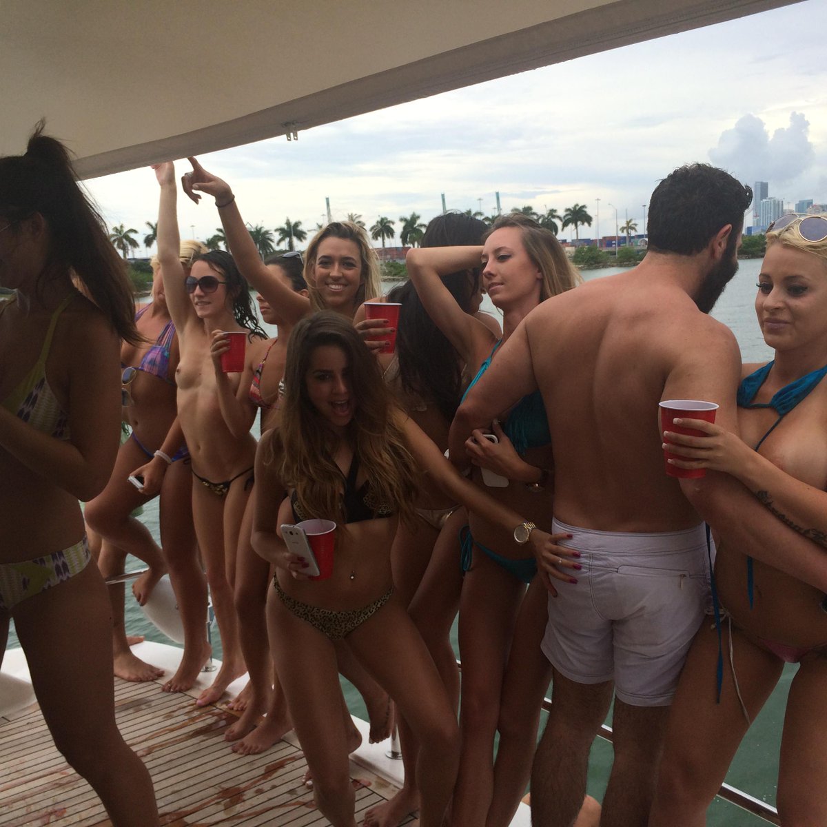 DanBilzerian's tweet photo. Come party with me @steveaoki and a giraffe. Im flying 10 followers out 4 free just enter here http://t.co/i9XvPkPEsB http://t.co/31CqN0BVHy
