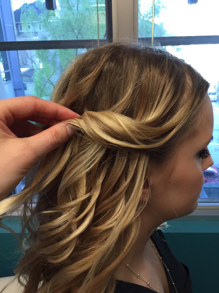 vanmobilehair's tweet photo. Fun+simple #DIY #beauty #hairstyle #Vancouver #destinationwedding look finished for Sydnee! #MUA @hayleymillermup http://t.co/fMWGlWUvyG