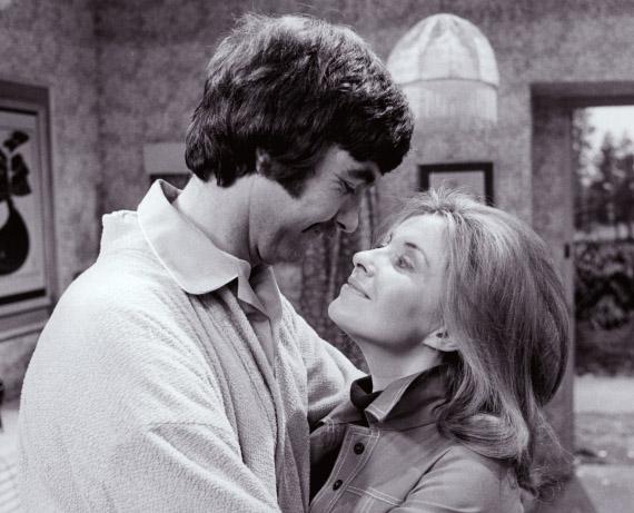 Happy birthday to the delectable Hannah Gordon, 74 today; with John Alderton in 70s TV sitcom My Wife Next Door 