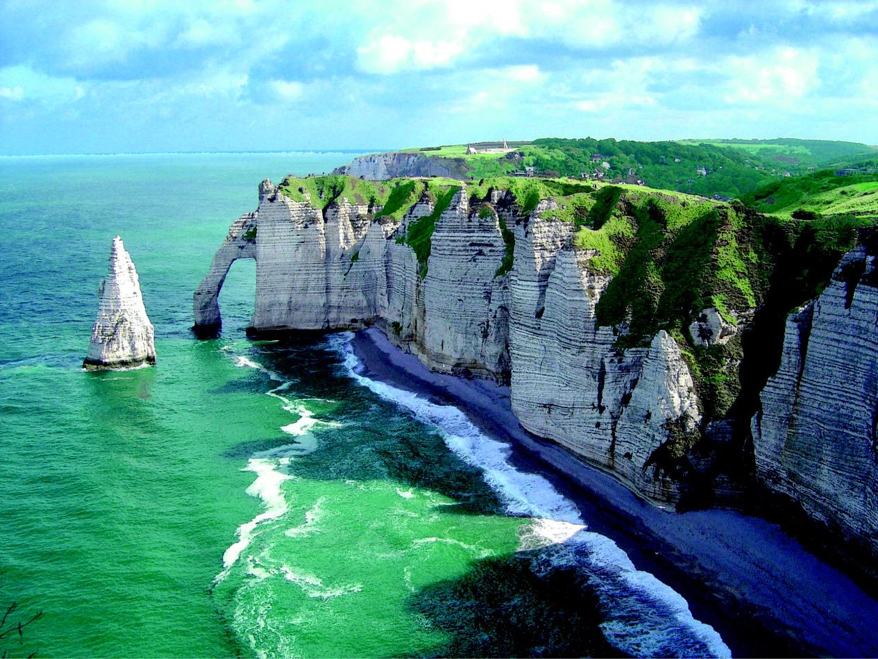 Природный потенциал франции. Нормандия скалы Этрета. Скалы Этрета во Франции. Этрета, Нормандия, Франция. Меловые скалы Этрета.
