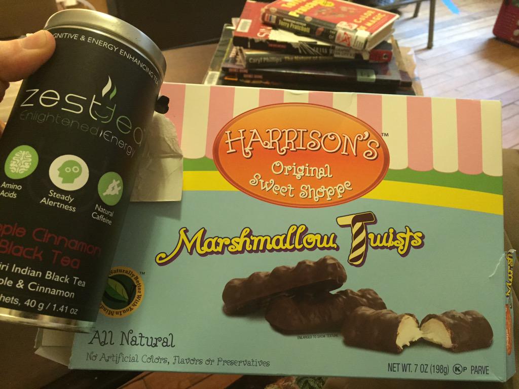 APPLESToNEPiX's tweet photo. #TeaTime IN THE #ASPnest:
#AppleCinnamonBlackTea (#ACBT),
#MashmallowTwist, AND we have a
stack of #FreshComics :-) http://t.co/ulhG4WJqFW