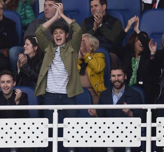 H4RRYPOTR0's tweet photo. -no quiero apoyar a los chicos sin zayn
-bueno ahi tenes la puerta andate http://t.co/FtpJ2FBm4E