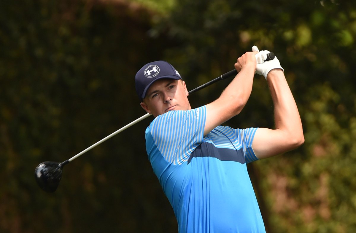 SportsCenter's tweet photo. Jordan Spieth is shredding Augusta. He goes to 8-under through 14 holes, opens up a 2-stroke lead on the field. http://t.co/8UVadFFzlY