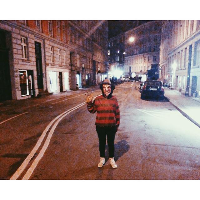 Just saw A Nightmare On Elm Street in an apartment on Elm Street in Copenhagen and this sc&hellip; http://t<a href="/tag/tuftsofmuff"class="tags"><span>#tuftsofmuff</span></a>