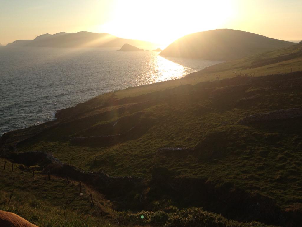 Irishadventures's tweet photo. Blaskets Islands in the evening sun. @Discoverkerry @irelandswaw @discoverirl @TourismIreland http://t.co/6sn7Yz7s92