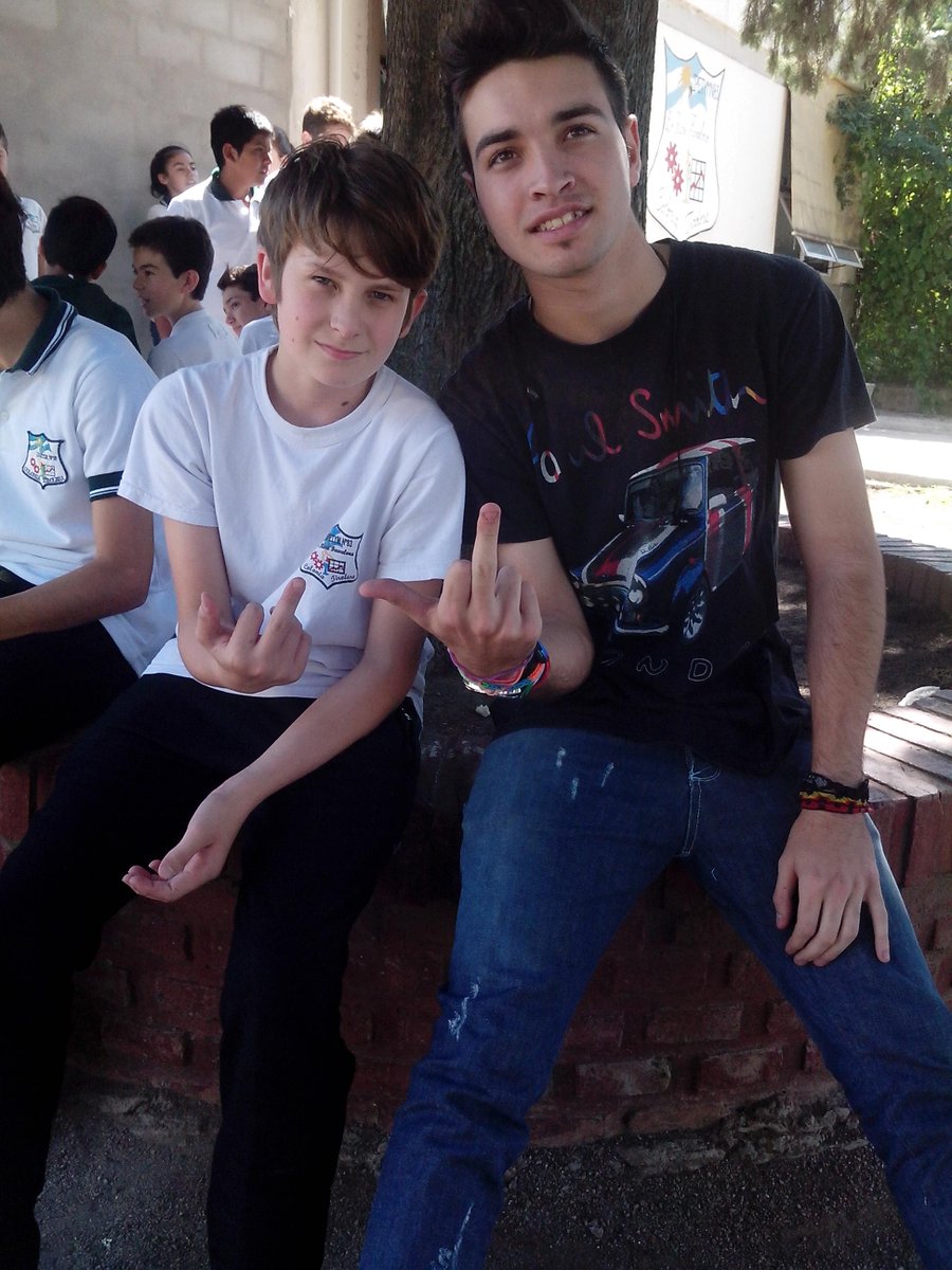 natanael_grosso's tweet photo. Con el brother peqe hoy en el cole. #Tomyy http://t.co/WvZY1YOP23