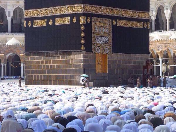 من كانت لـه أُمنيه ، السجده في بيت الله الحرام🌹

ريتويت❤️