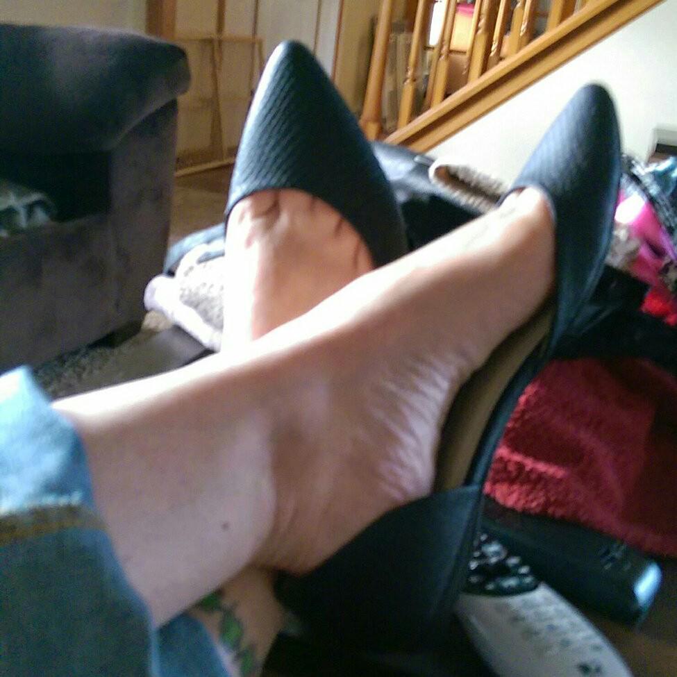 Toe cleavage heels hotsell