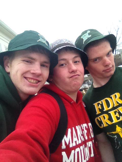 Randy_M_Berry's tweet photo. The bucket crew #bucketsfordays @SenchakN @Master_of_Ties http://t.co/7Q1YpikqfT
