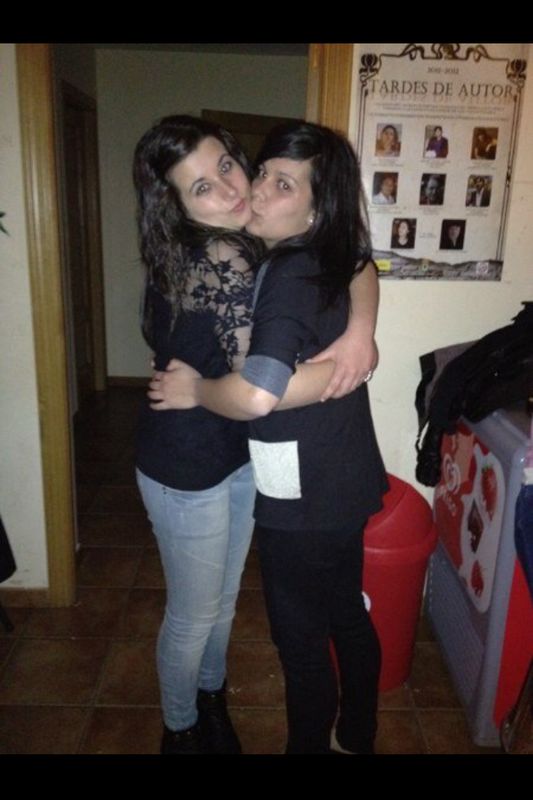BeinaTury's tweet photo. Un brindis...🍻Por el ayer... Por el hoy ... Y por el mañana!!! Te quiero !! Muchas felicidades @Amandavillar27 http://t.co/DzgOEDHTN3