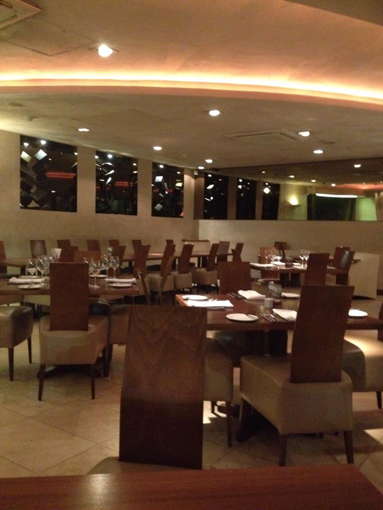 OnswitchLtd's tweet photo. Last woman / man standing !
Light weights @BSAVACONGRESS #bsava15 
#vintagevets 
#emptyrestaurant http://t.co/1qP0FzKWxF
