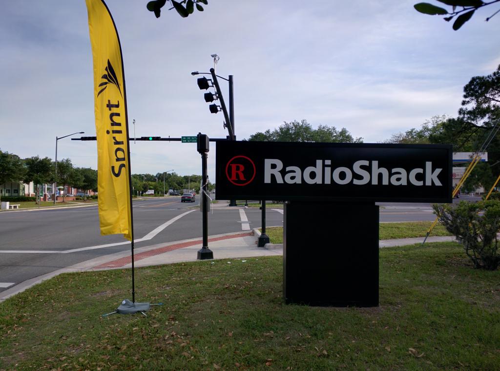 SprintShack6838's tweet photo. #gettingbettereveryday @marceloclaure @HollyJoyRamos @sprintguy4life almost ready for business tomorrow http://t.co/PWYeVNnTZa