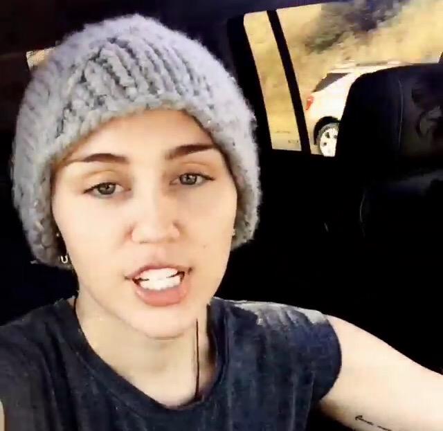 MileyUpdateEU's tweet photo. Miley On a Road Trip! Cutie 💜 http://t.co/7XcS8OGRNJ